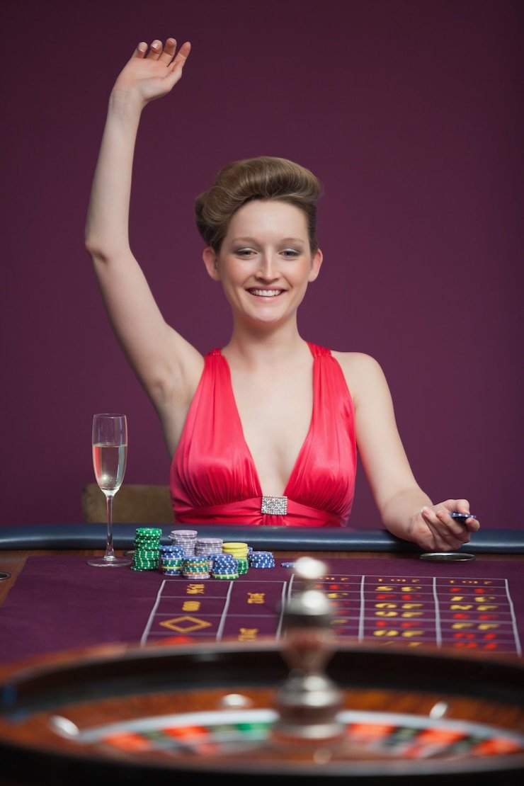 Red Tiger live studio with dealer and card table displayed on prediksi top mobile app